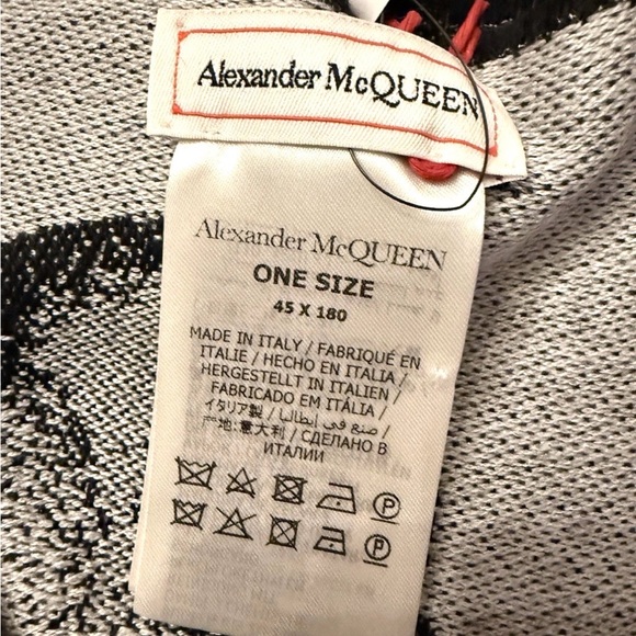 Alexander Mcqueen Skull Jacquard Wool & Silk Scarf - Picture 6 of 6